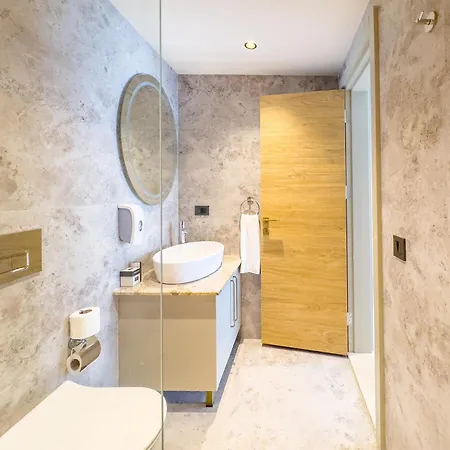 222 Hisaroenue فندق