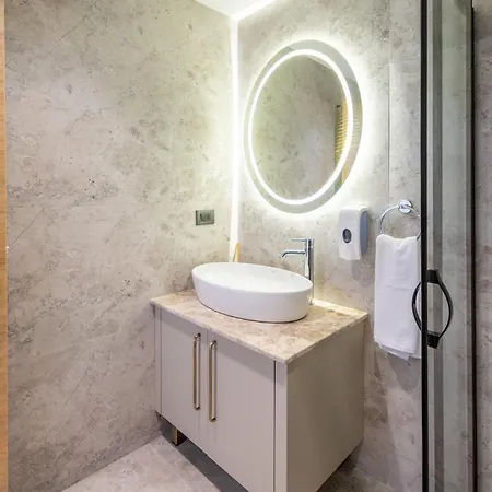 222 Hisaroenue Hotel